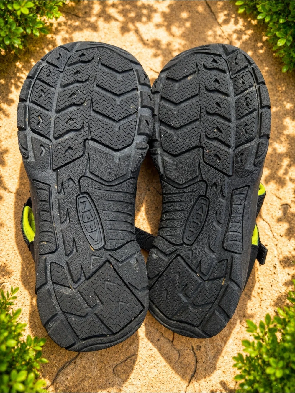 KEEN Newport H2 Kids Sandals Black Lime Green Water Shoes Big Kid Size 6